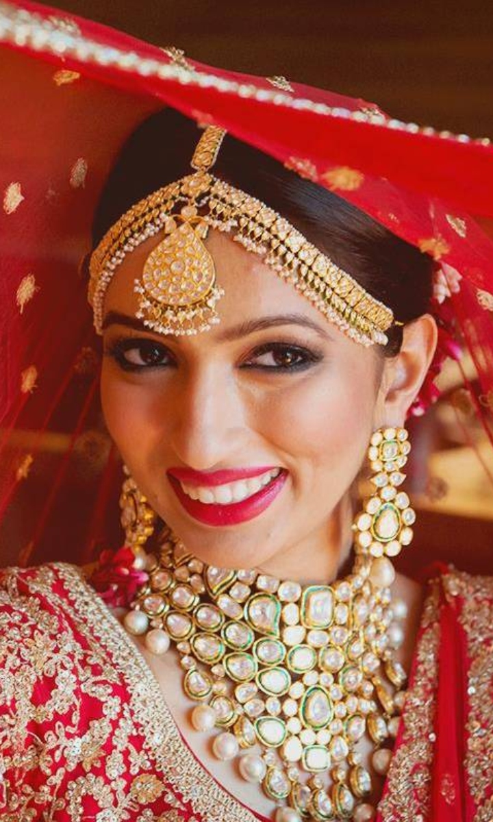 बड़ी खुशखबरी : सोने चांदी के दामों में अचानक 5500 रुपया हुआ सस्ता, खरीदने को मची भगदड़